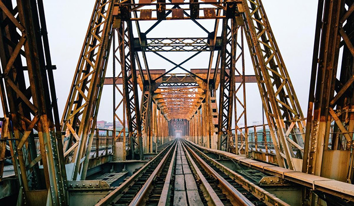 Cầu Long Biên cũng là một địa chỉ bạn có thể đến và cảm nhận mùa thu về
